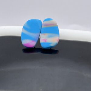 Fluo Pebble studs blue
