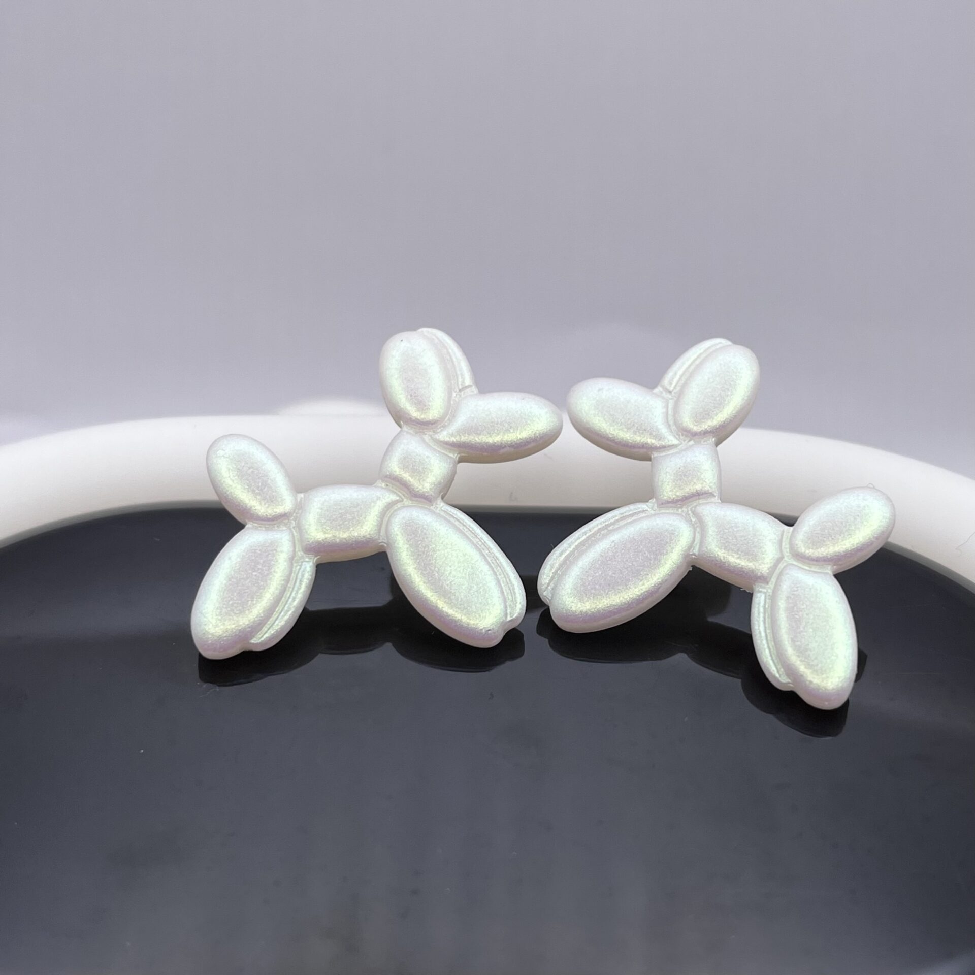 Pearly Balloon Dog studs
